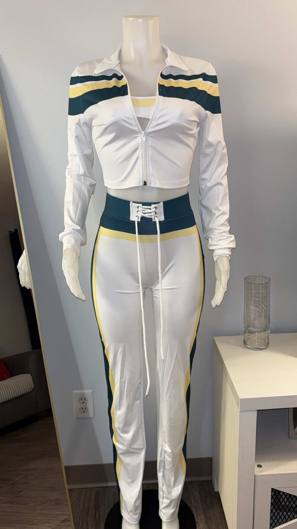 Track ⭐️ Set in White