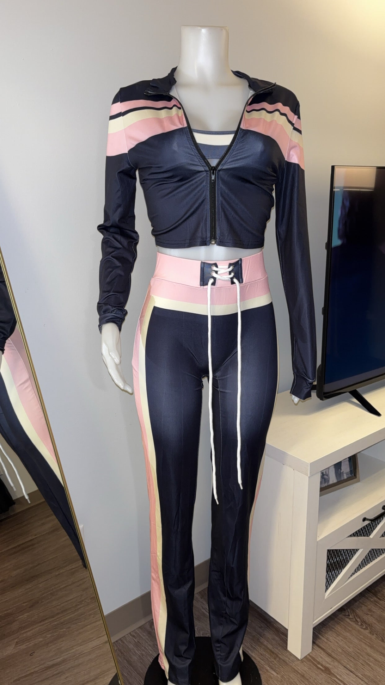 Track ⭐️ Set in Navy