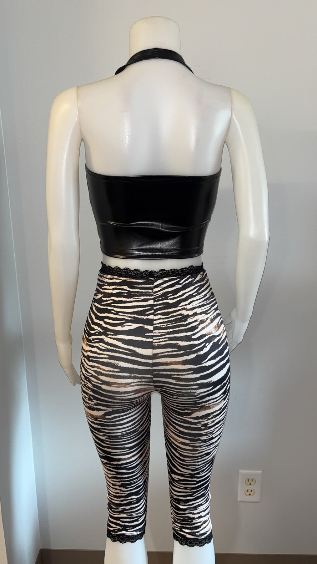 Ellie Capri Set