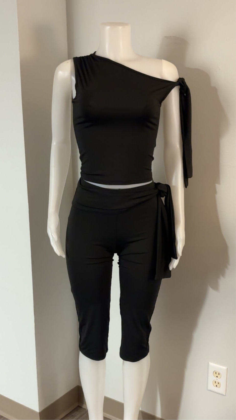 Tiara Capri Set