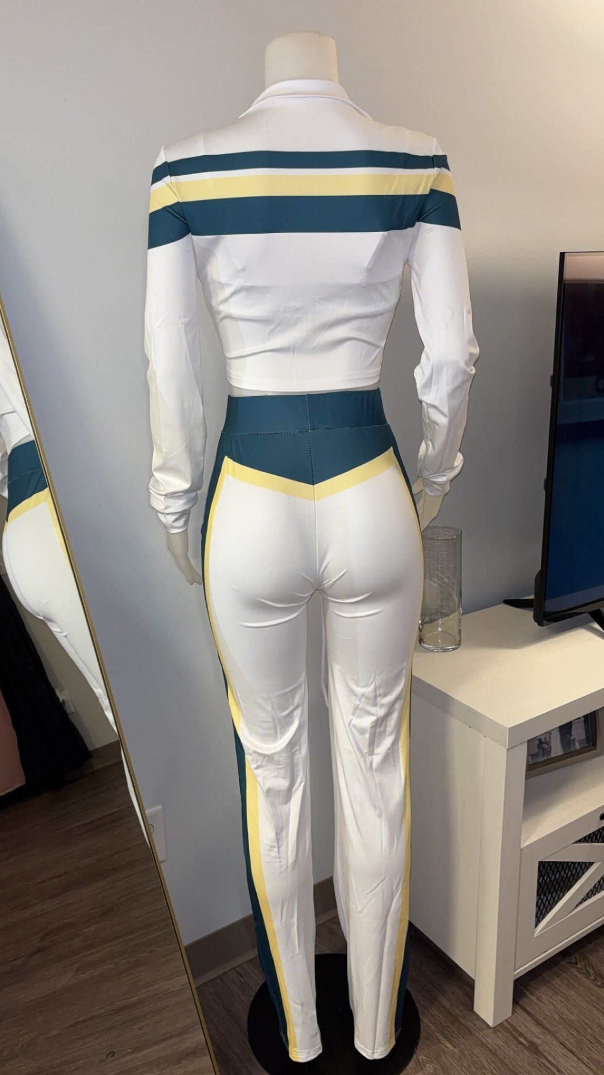 Track ⭐️ Set in White
