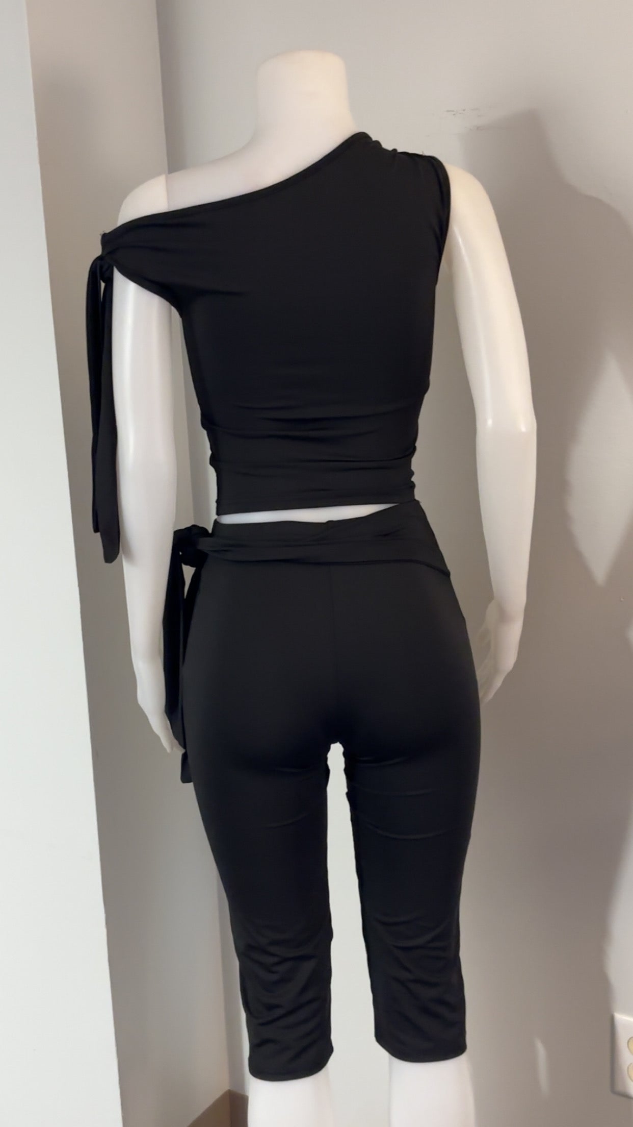 Tiara Capri Set