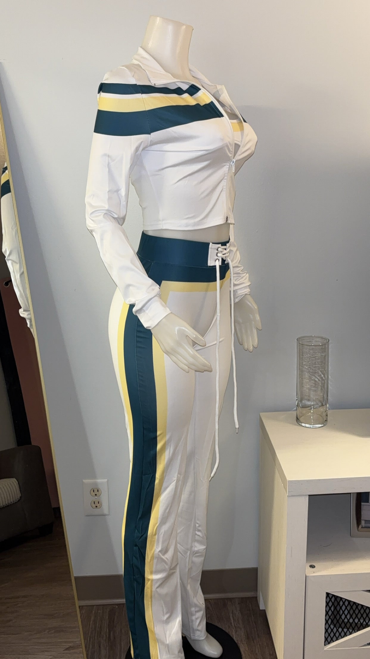 Track ⭐️ Set in White